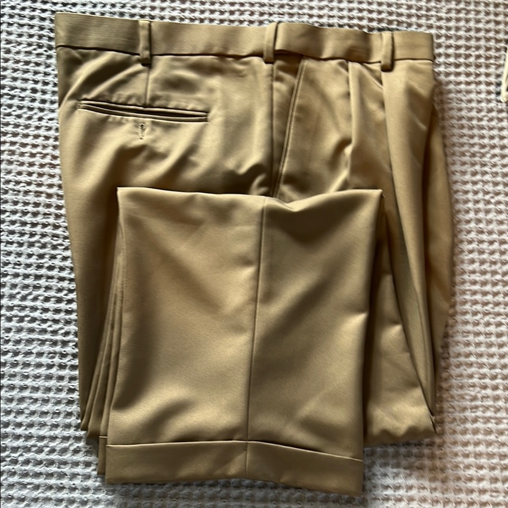 Men’s pleated cuffed stretch waist dress pants. Khaki colored. Size 40x30